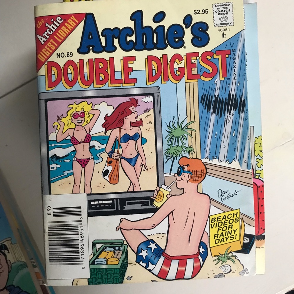 Archie’s Double Digest Comic Book #89- Beach Cover
